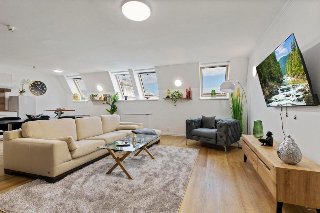 Family Hub In Centre Apartman Pozsony Kültér fotó
