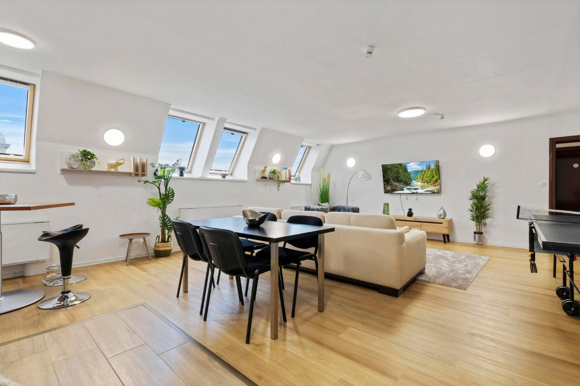 Family Hub In Centre Apartman Pozsony Kültér fotó